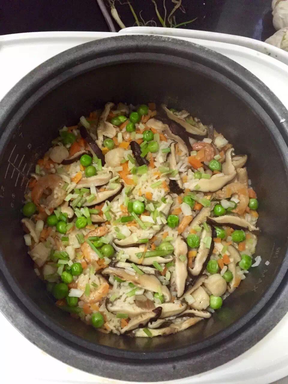 香菇海鮮燜飯的做法 步骤3