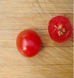 在10秒內把小西紅柿切成心形的做法 步骤4