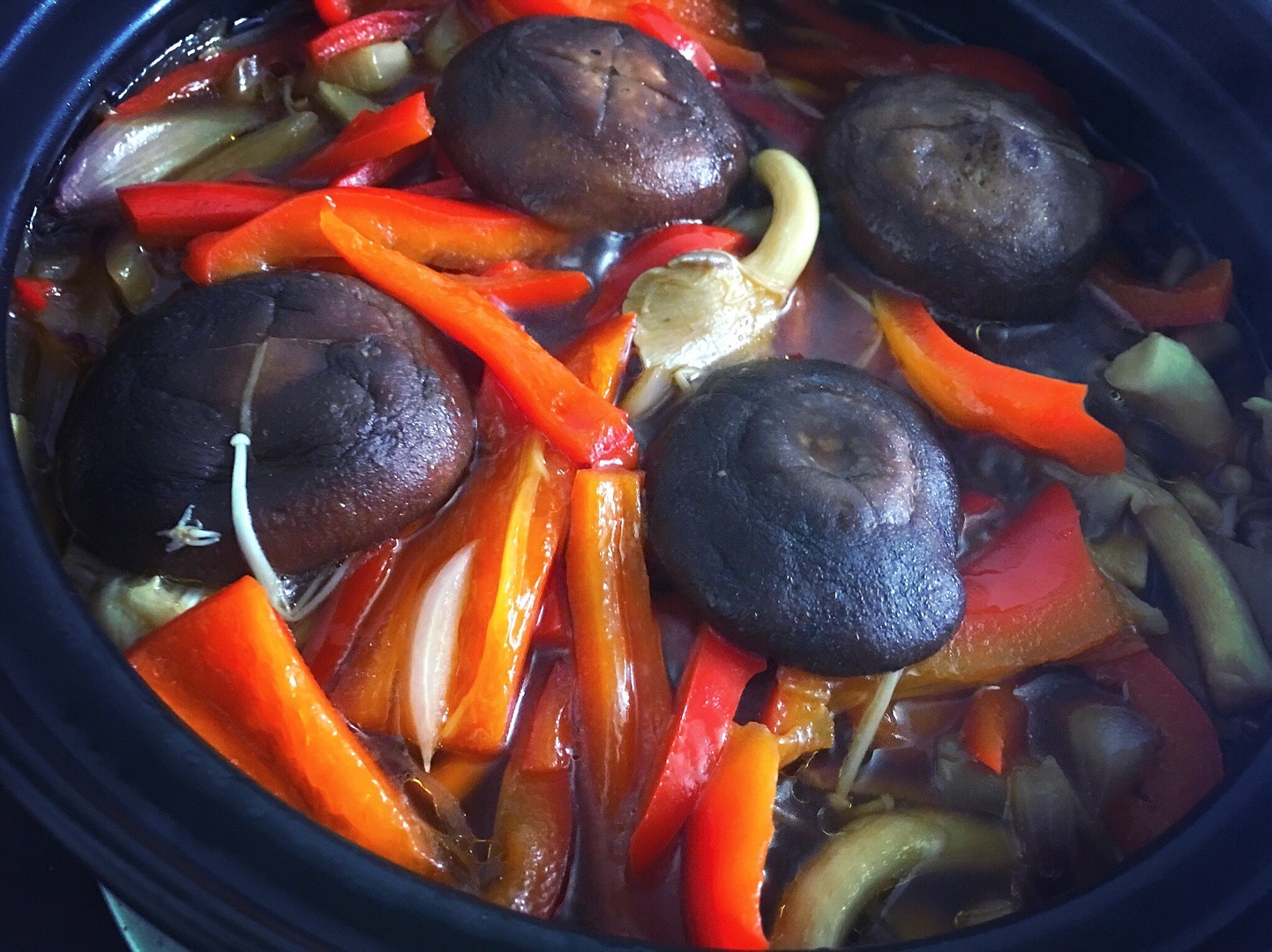 塔吉鍋版 紅燒汁燜雜菇的做法 步骤3