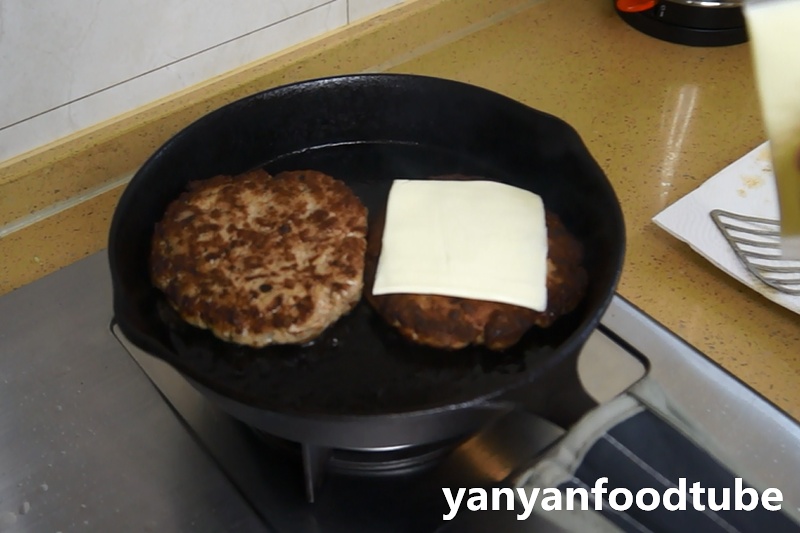 洋蔥牛肉漢堡 Beef Hamburger with Fried Onions的做法 步骤7