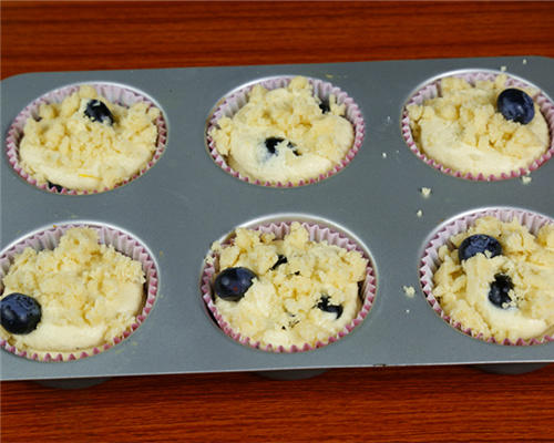金頂酥粒藍莓馬芬的做法的做法 步骤12