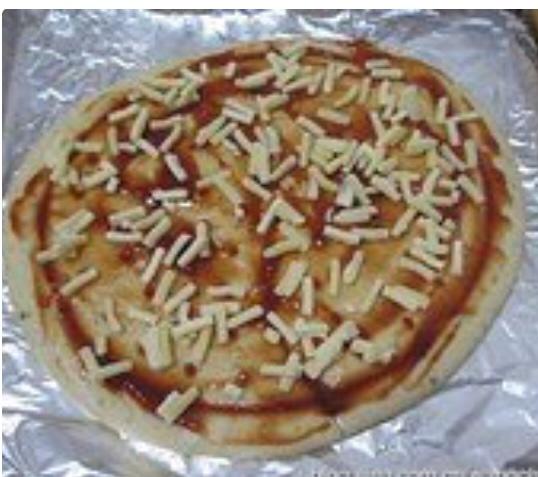 鮮蝦蘑菇培根披薩的做法 步骤4