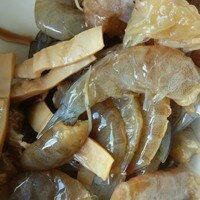 魷魚鮮蝦砂鍋粥的做法 步骤1