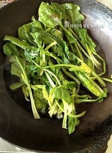 涼拌金針菠菜的做法 步骤2