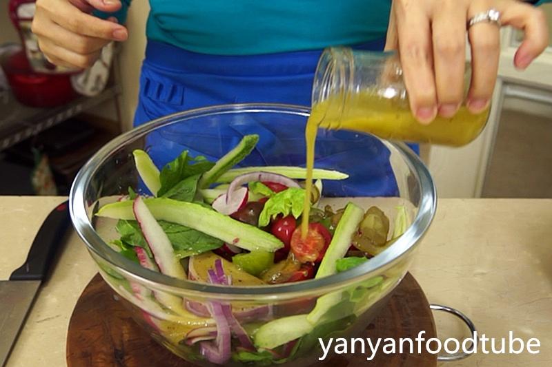 油醋蔬菜沙拉 Salad 'Basic'的做法 步骤5