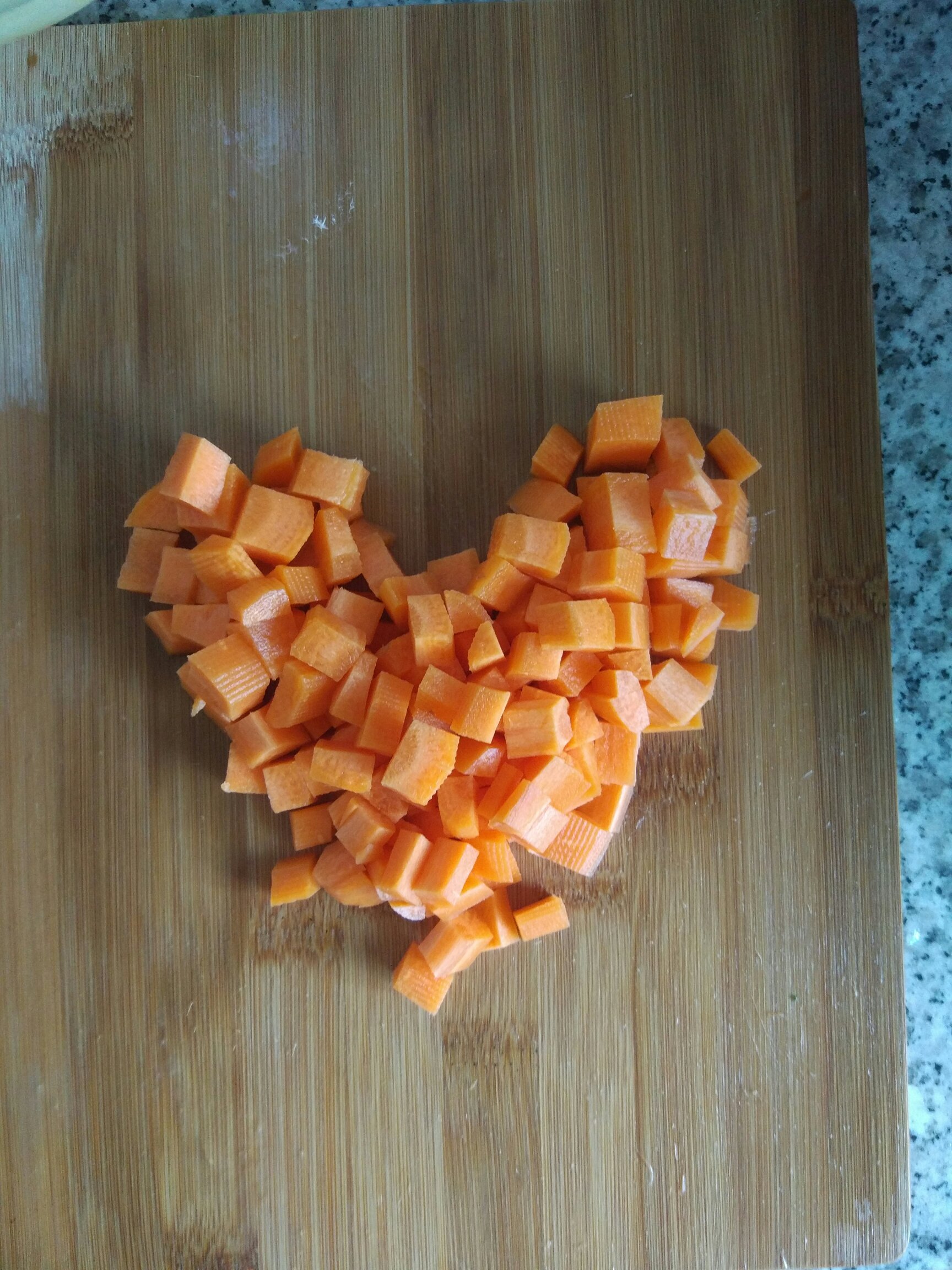土豆胡蘿蔔炒飯的做法 步骤2