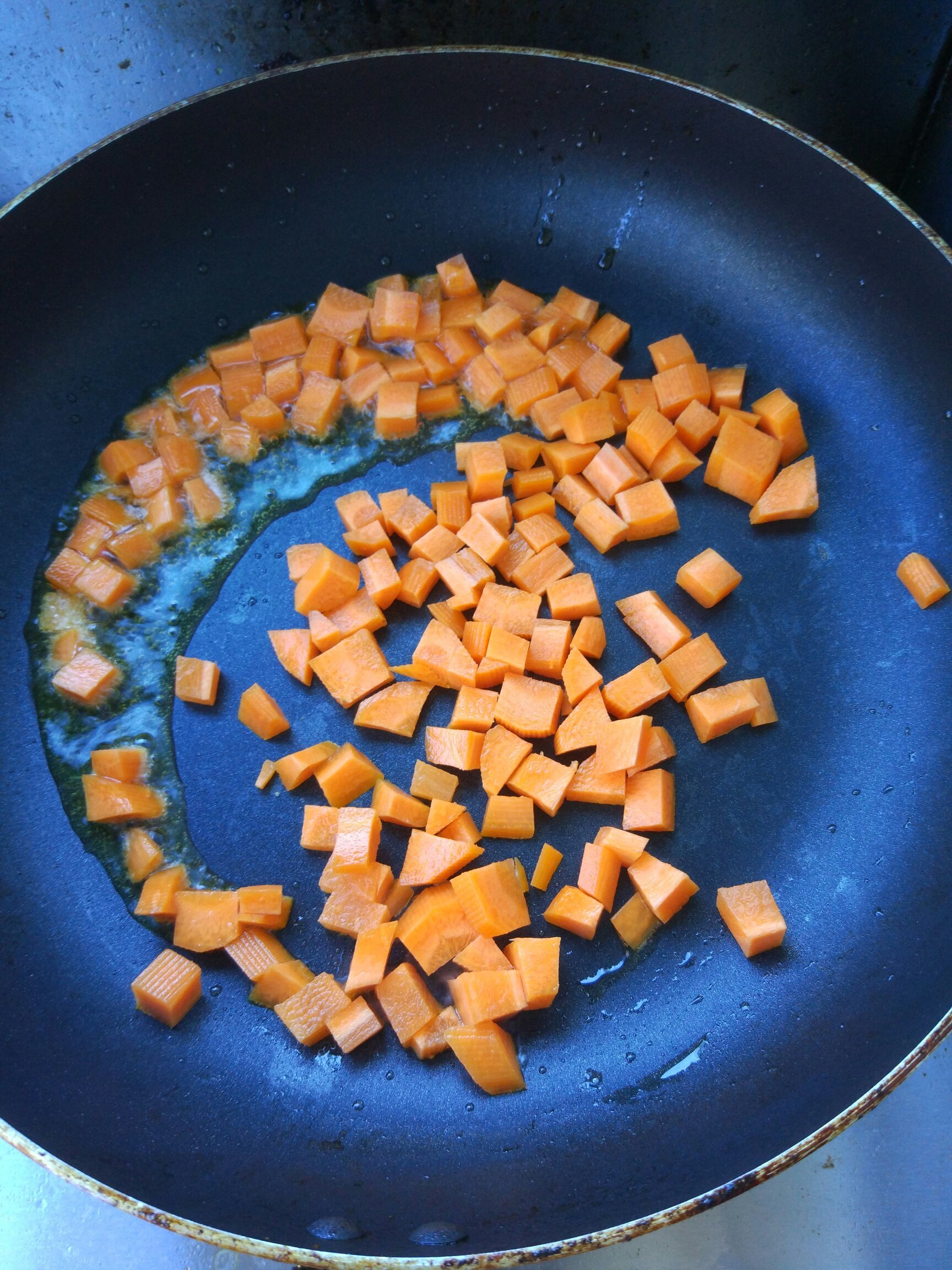土豆胡蘿蔔炒飯的做法 步骤5