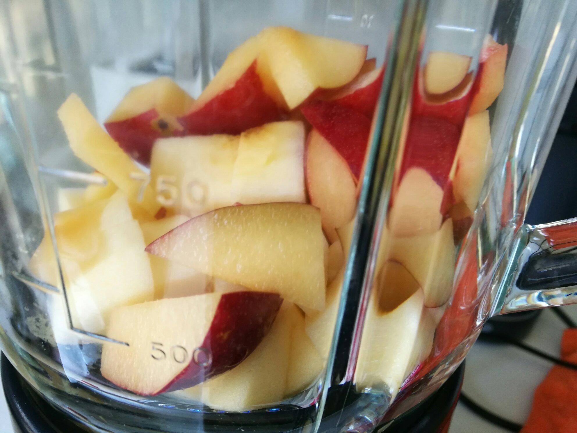【破壁機食譜】【減脂】蘋果油桃多多 smoothie的做法 步骤1