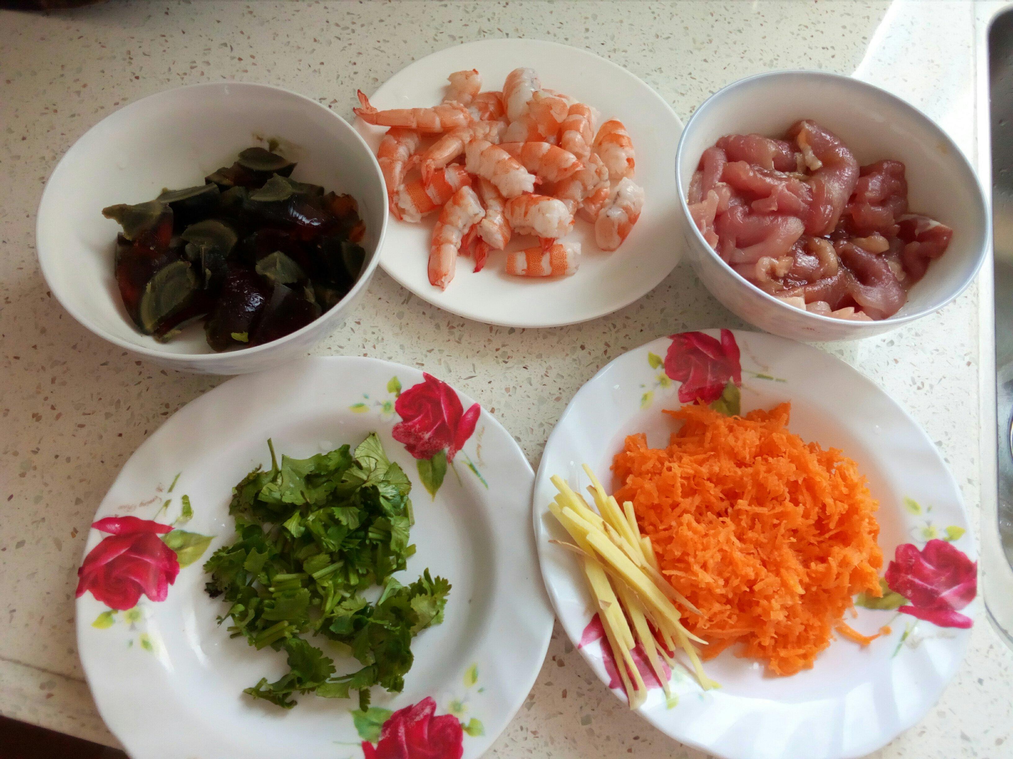 鮮蝦版皮蛋瘦肉粥的做法 步骤1