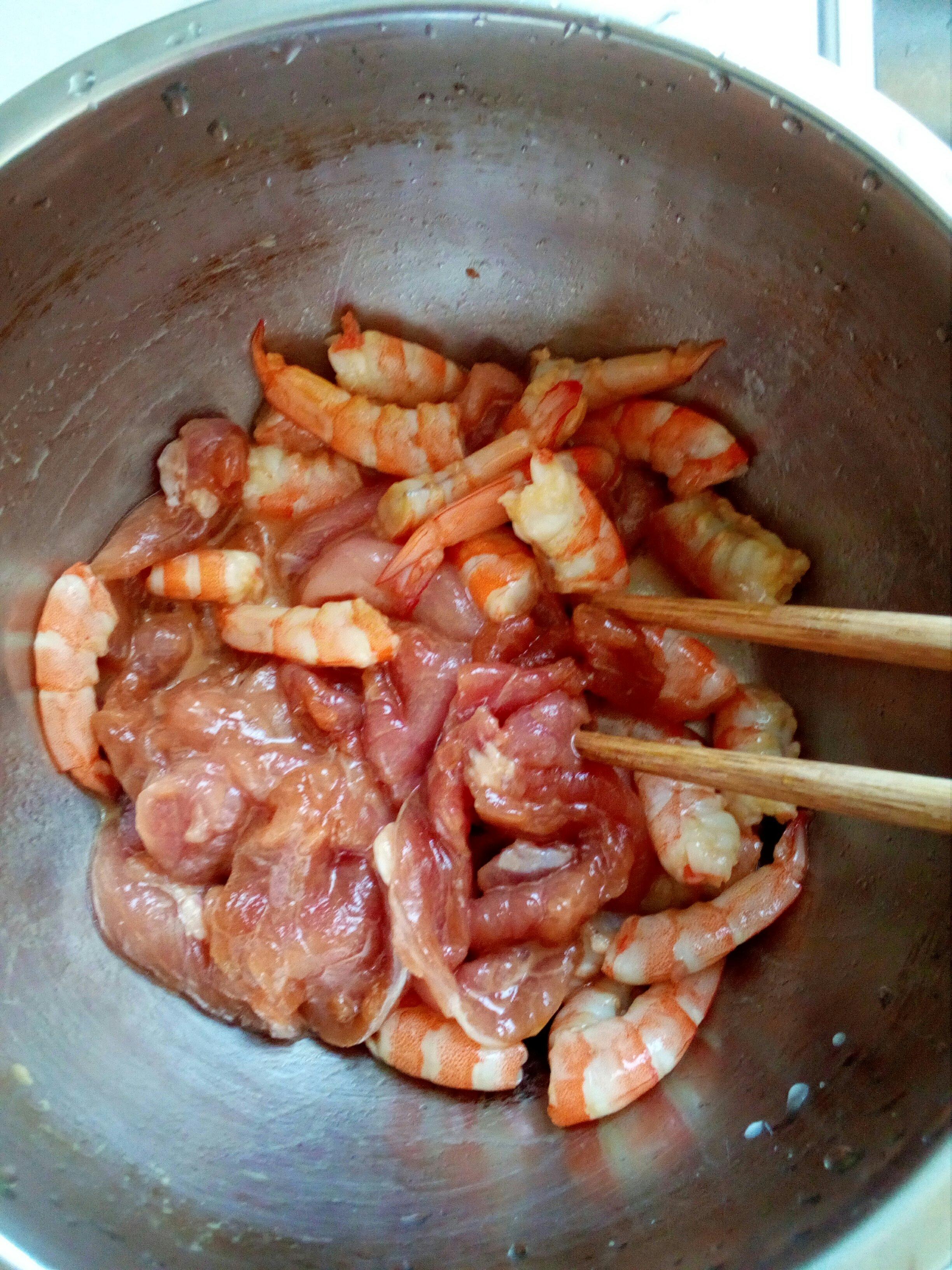 鮮蝦版皮蛋瘦肉粥的做法 步骤2