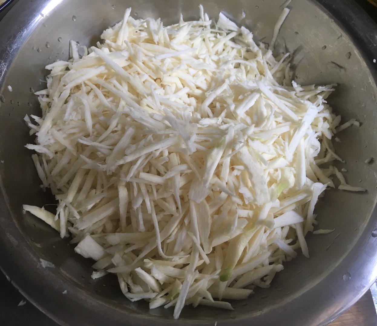韭菜茭白餡餛飩的做法 步骤3