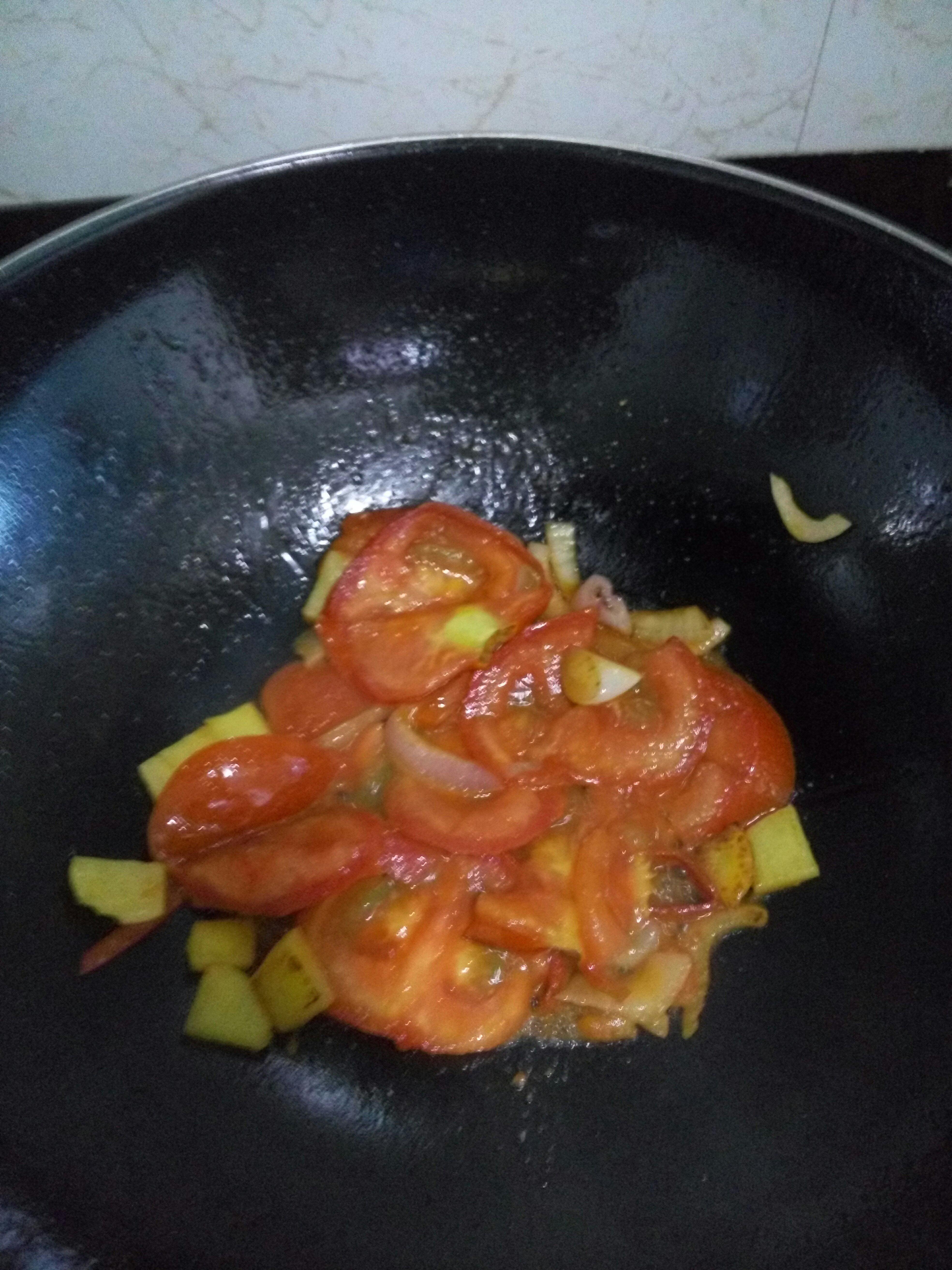 洋蔥土豆炒番茄的做法 步骤3