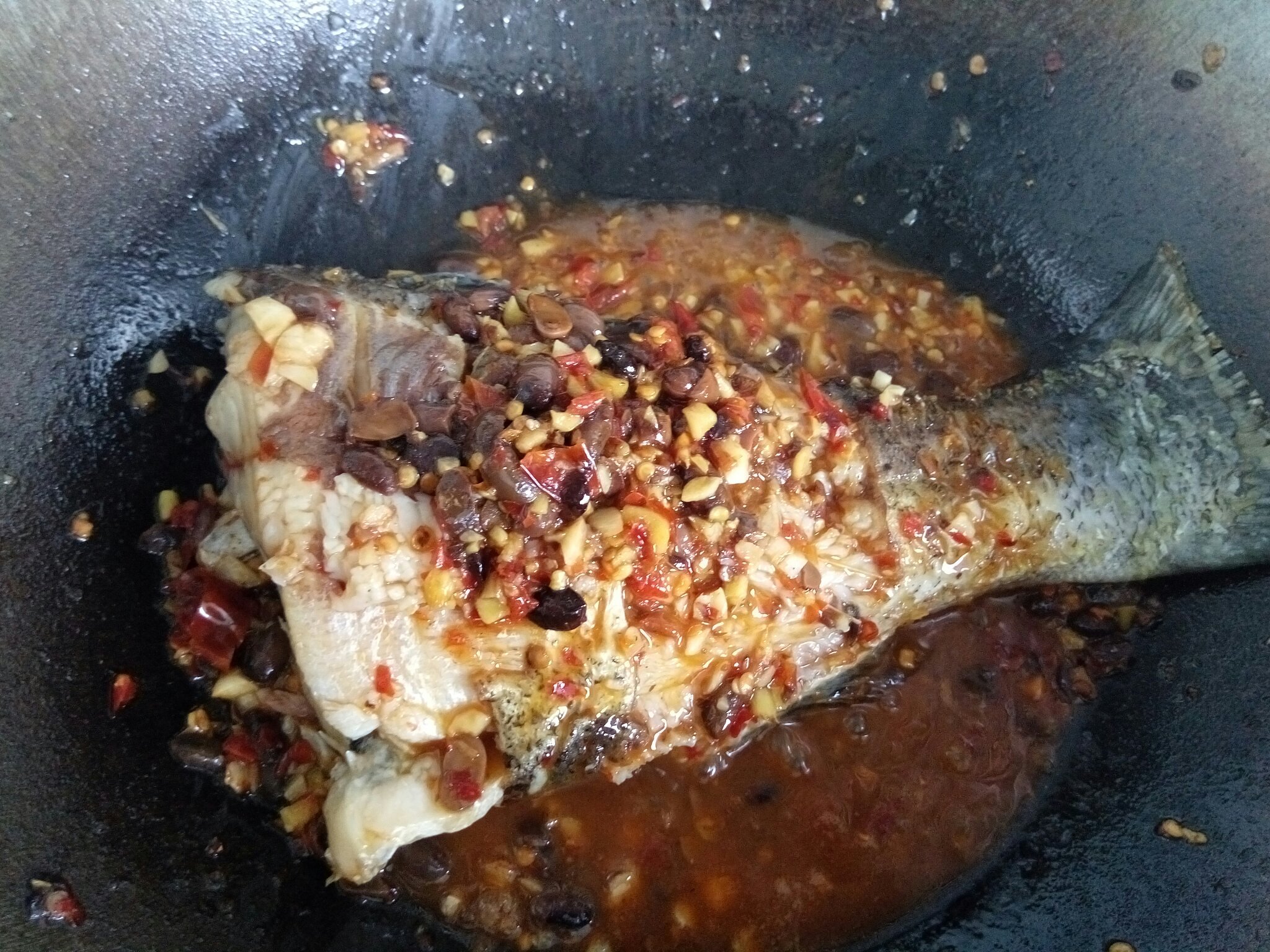 剁椒豆豉蒸魚尾的做法 步骤4