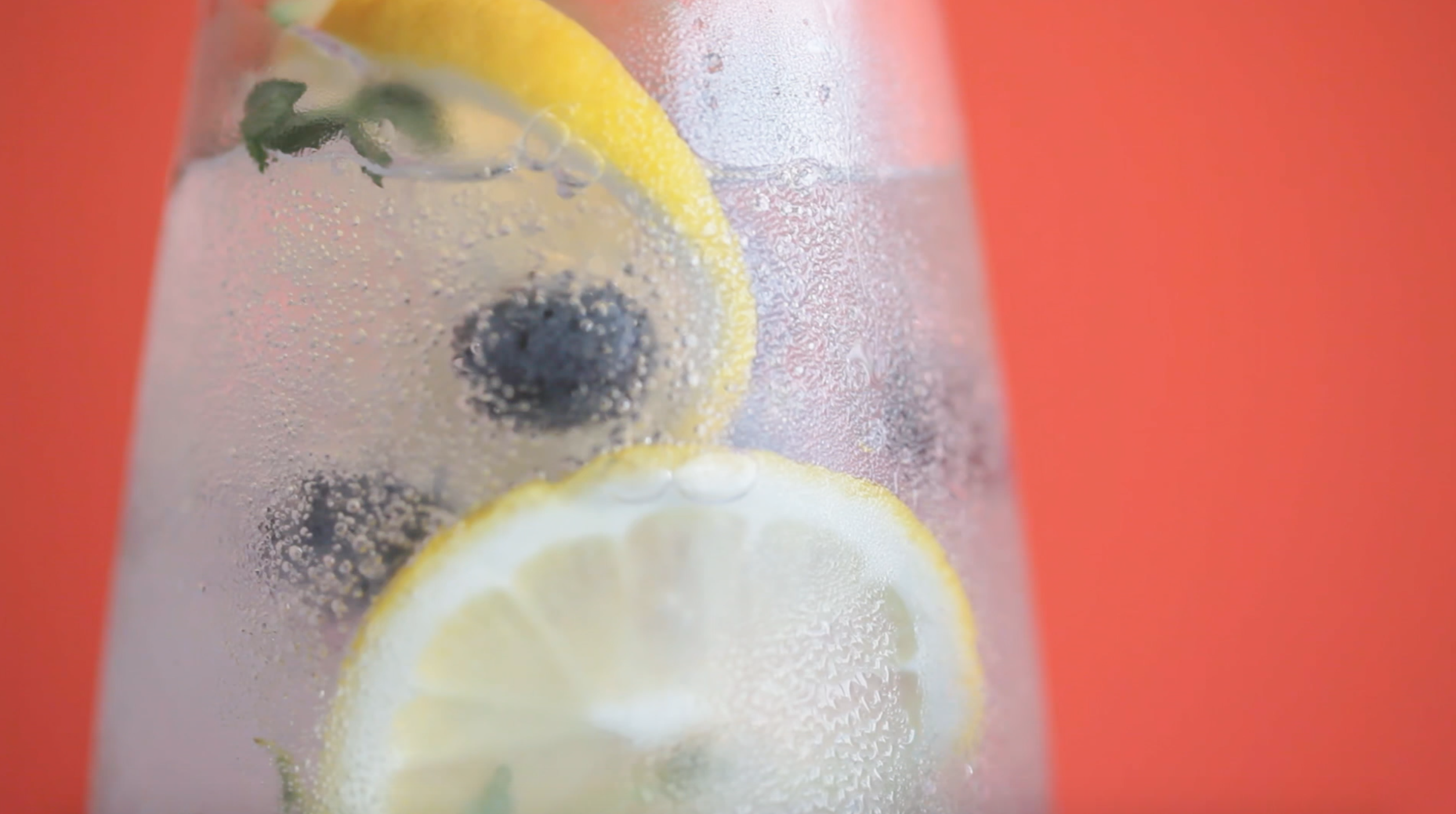 桃子＋檸檬夏日冰爽排毒水果氣泡水，Detox water的做法 步骤2