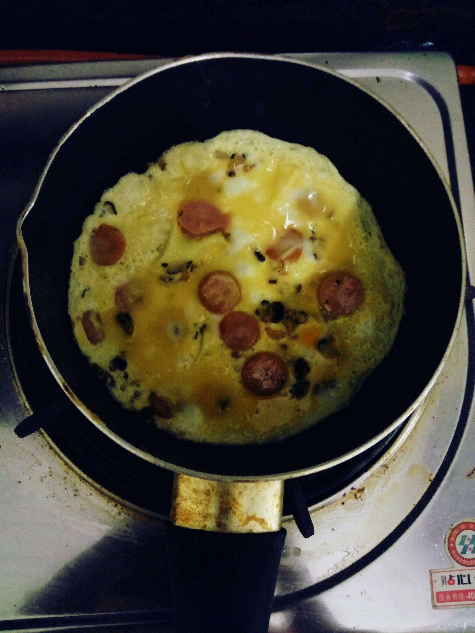 十分鐘快速早餐，美味兒童香菇火腿蛋餅披薩的做法 步骤3