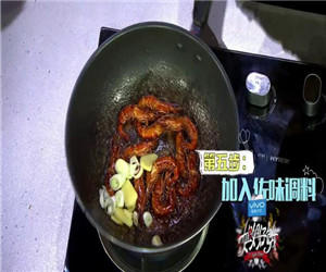 【姐姐好餓】第一期天菜男神黃渤菜譜：正宗青島油爆蝦的做法 步骤5