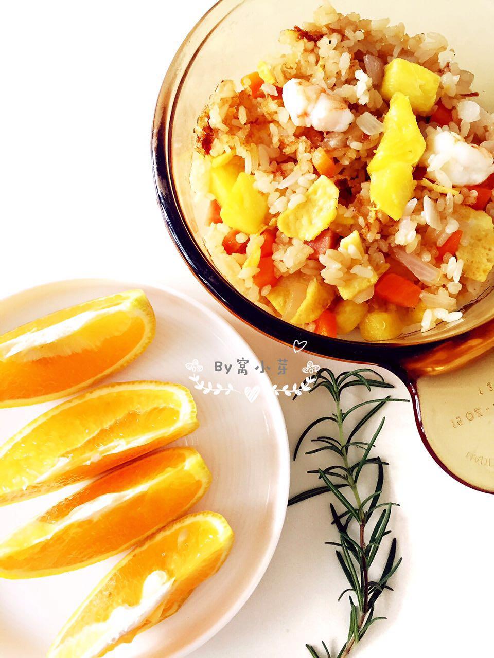 寶寶輔食：酸酸甜甜的蝦仁菠蘿炒飯-蝦的鮮味、菠蘿的清爽酸甜完美融於米飯，胃口大開的做法 步骤9