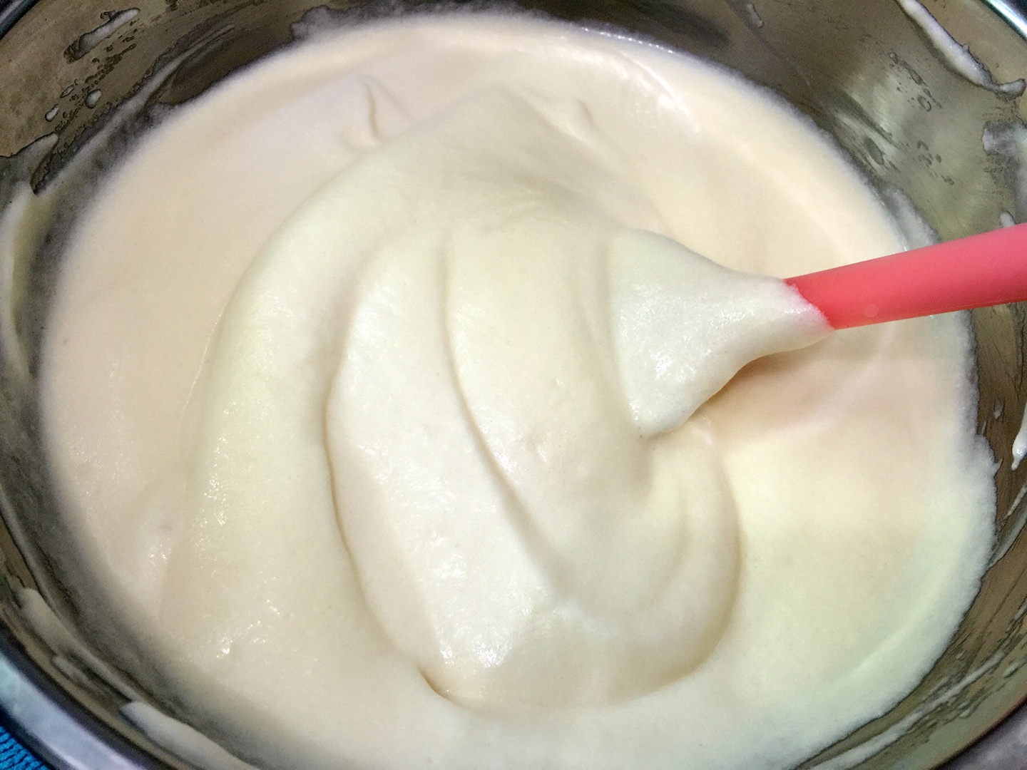 酸奶蛋糕卷的做法 步骤6