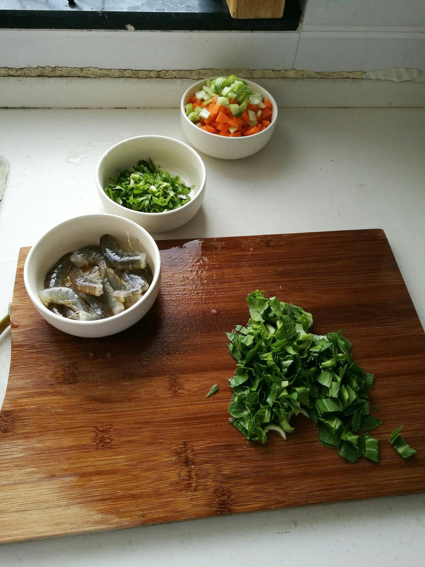 鮮蝦胡蘿蔔青菜粥的做法 步骤1