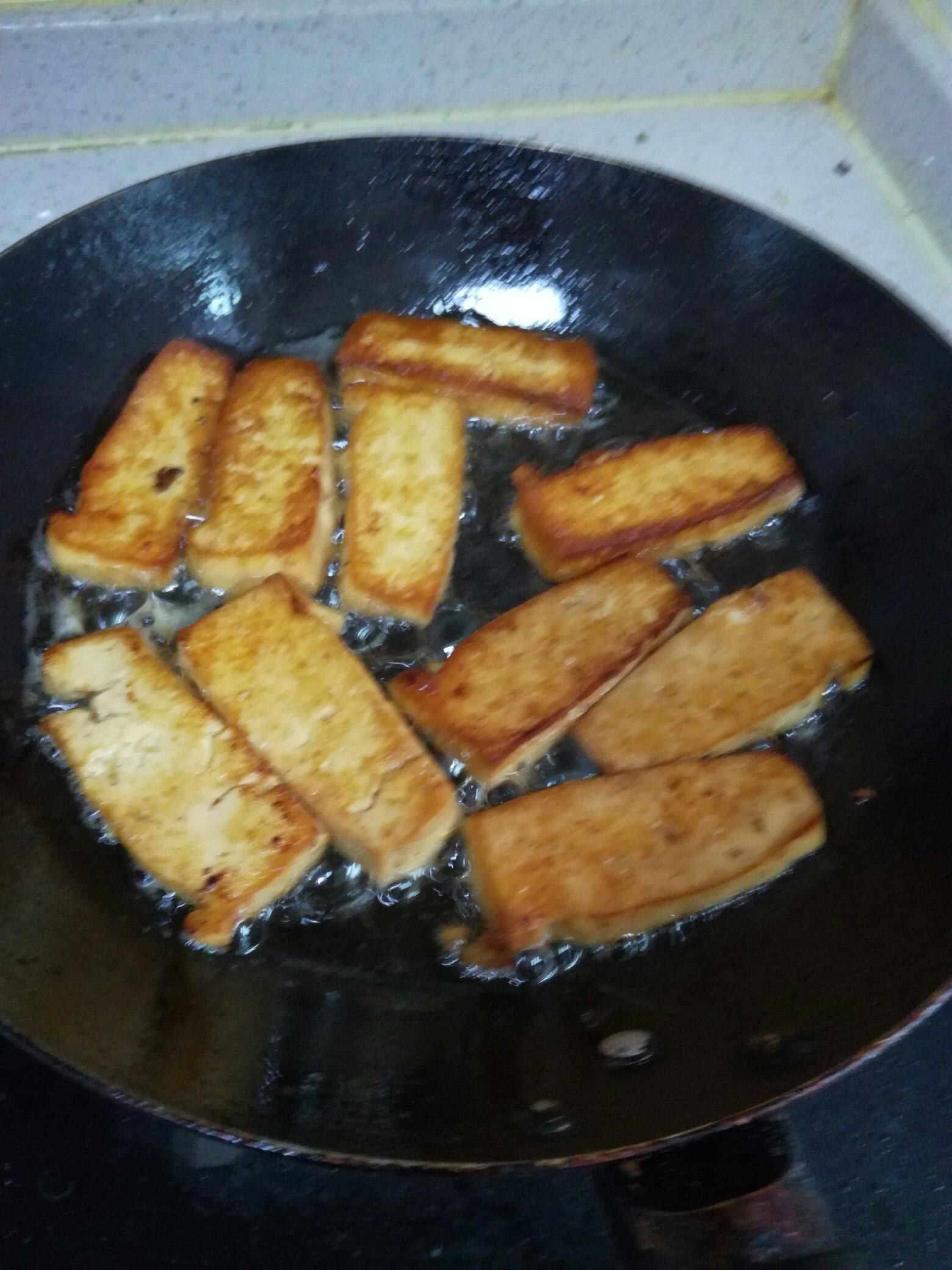 油炸豆腐家常菜的做法 步骤2