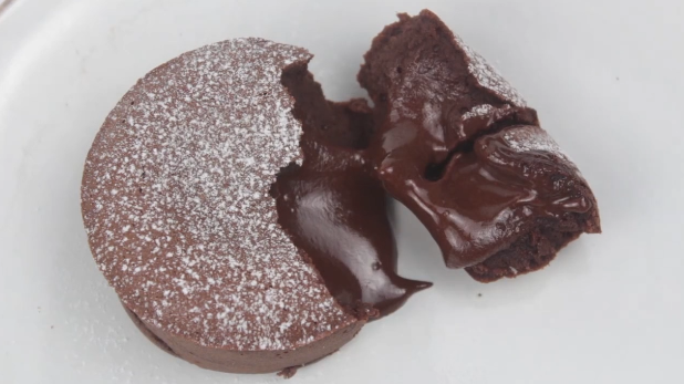 法式巧克力熔岩蛋糕的做法 步骤8
