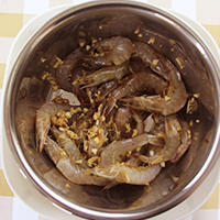 蒜蓉蒸蝦的做法 步骤6
