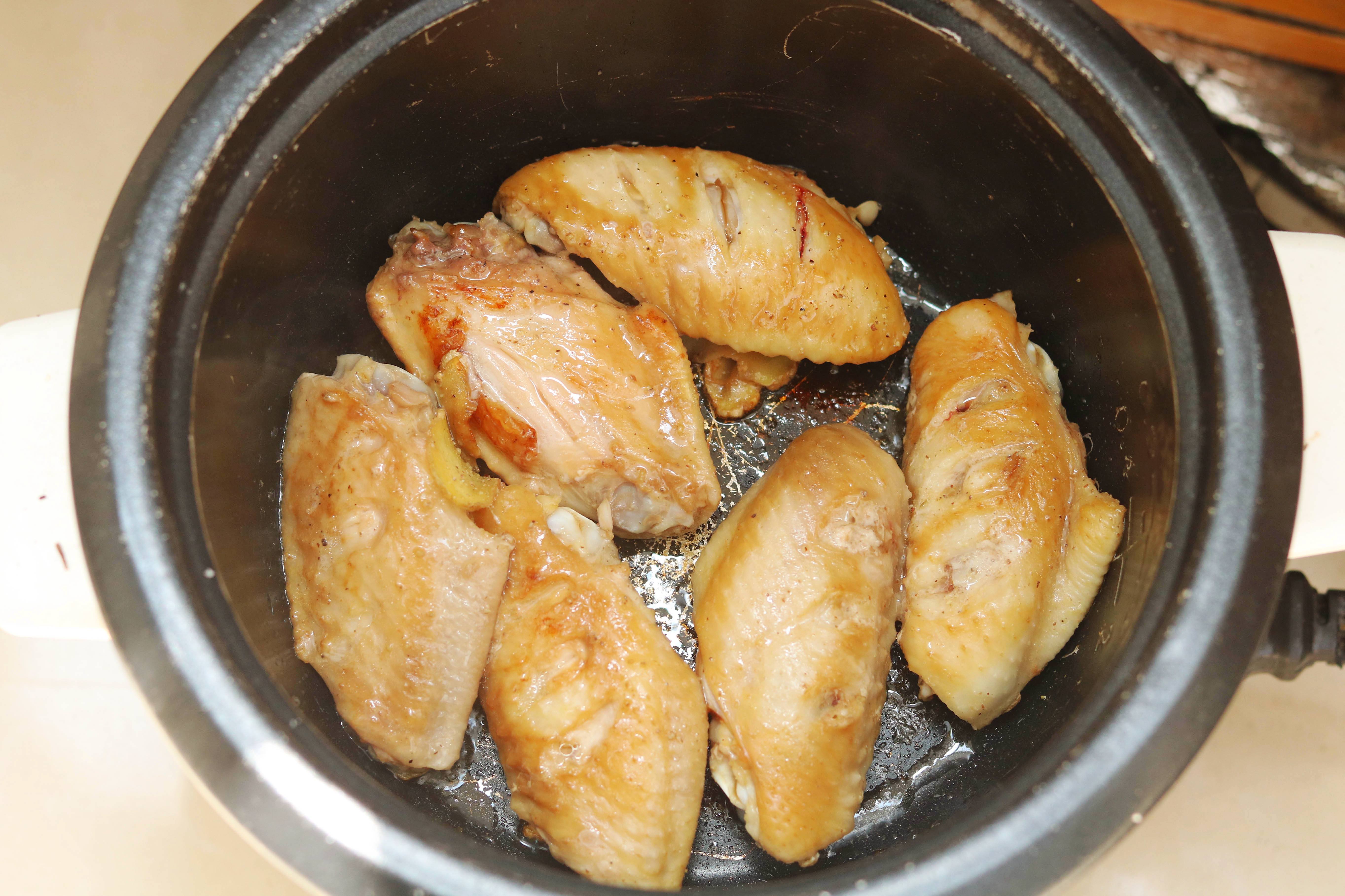 電飯煲香菇雞翅的做法 步骤3
