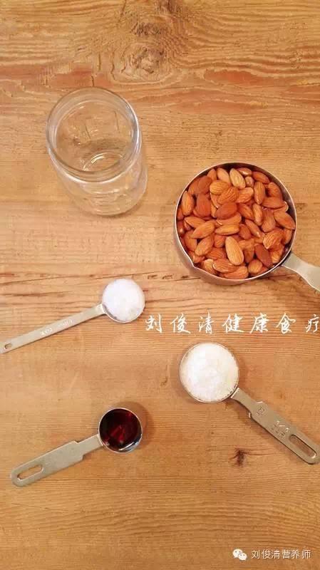 自制椰子杏仁醬的做法 步骤1