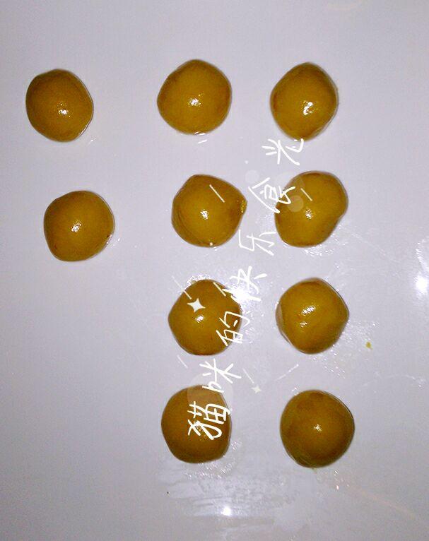 廣式蓮蓉蛋黃月餅（50克/個）的做法 步骤9