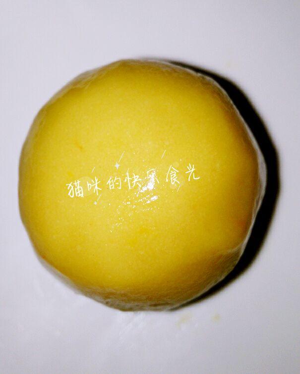 廣式蓮蓉蛋黃月餅（50克/個）的做法 步骤12