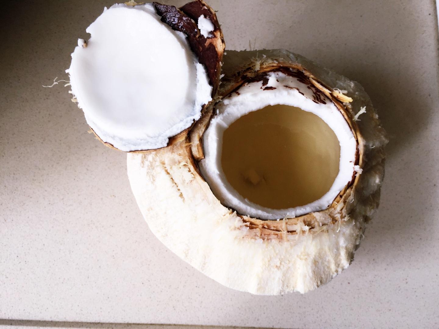 夏日減肥甜品—鮮榨椰汁西米露（不加糖和椰漿）的做法 步骤1