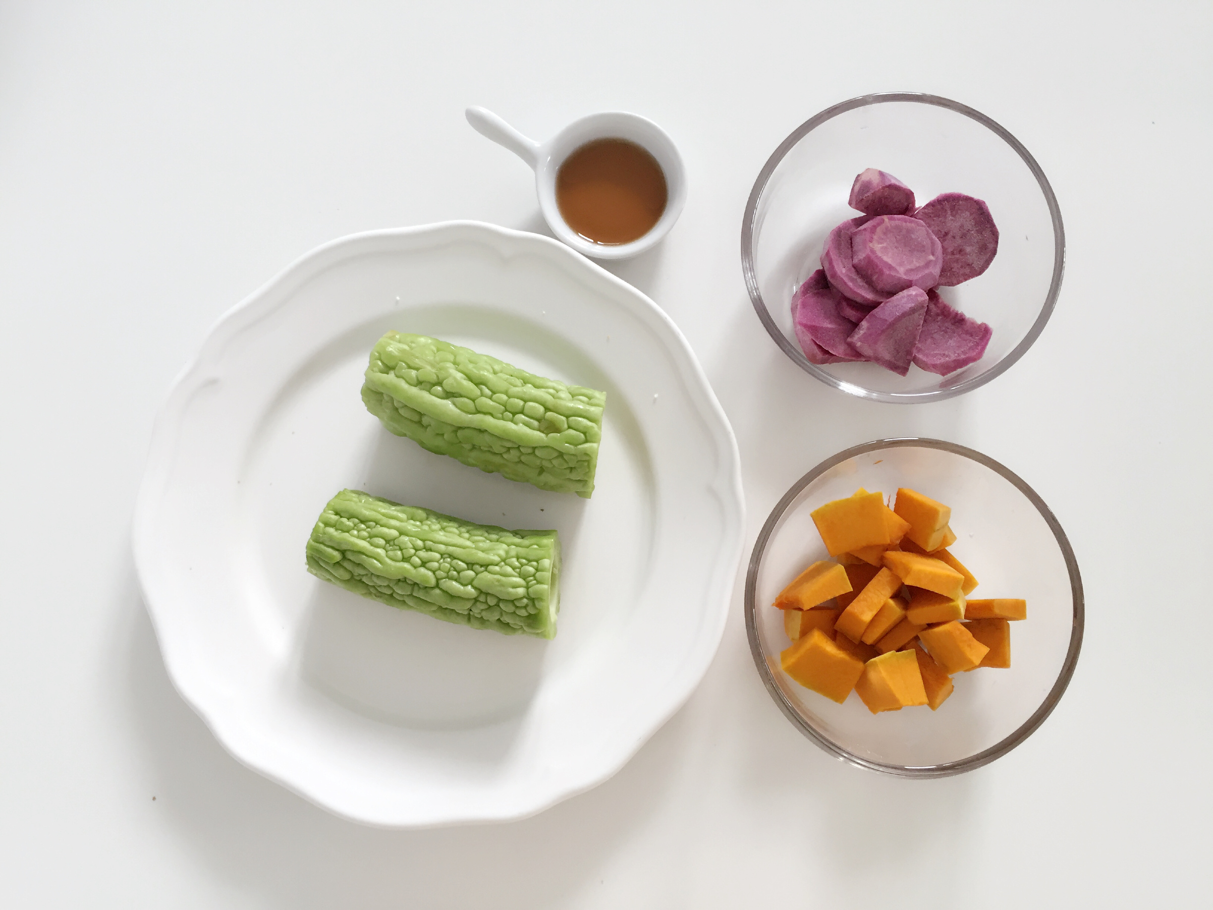寶寶輔食：紫薯南瓜苦瓜圈-高顏值苦瓜圈，紫薯和南瓜混合楓糖搗成泥，塞入苦瓜中和苦味的做法 步骤1