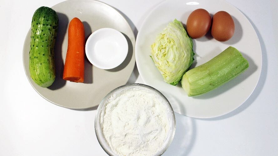 寶寶輔食：四素蔬菜餅 讓孩子愛上蔬菜，教你一招，絕對吃的歡！的做法 步骤1