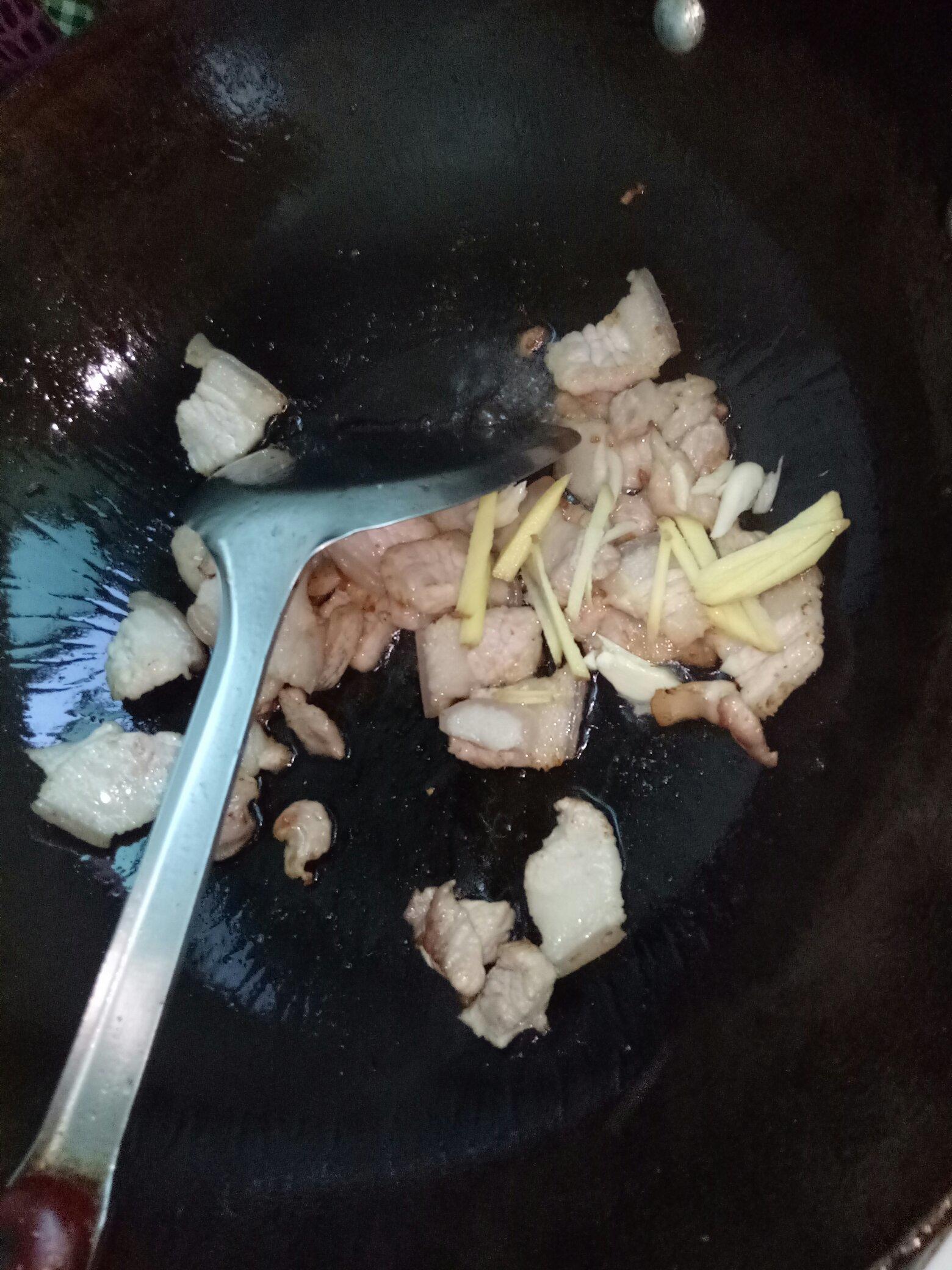 海鮮菇燜五花肉的做法 步骤1