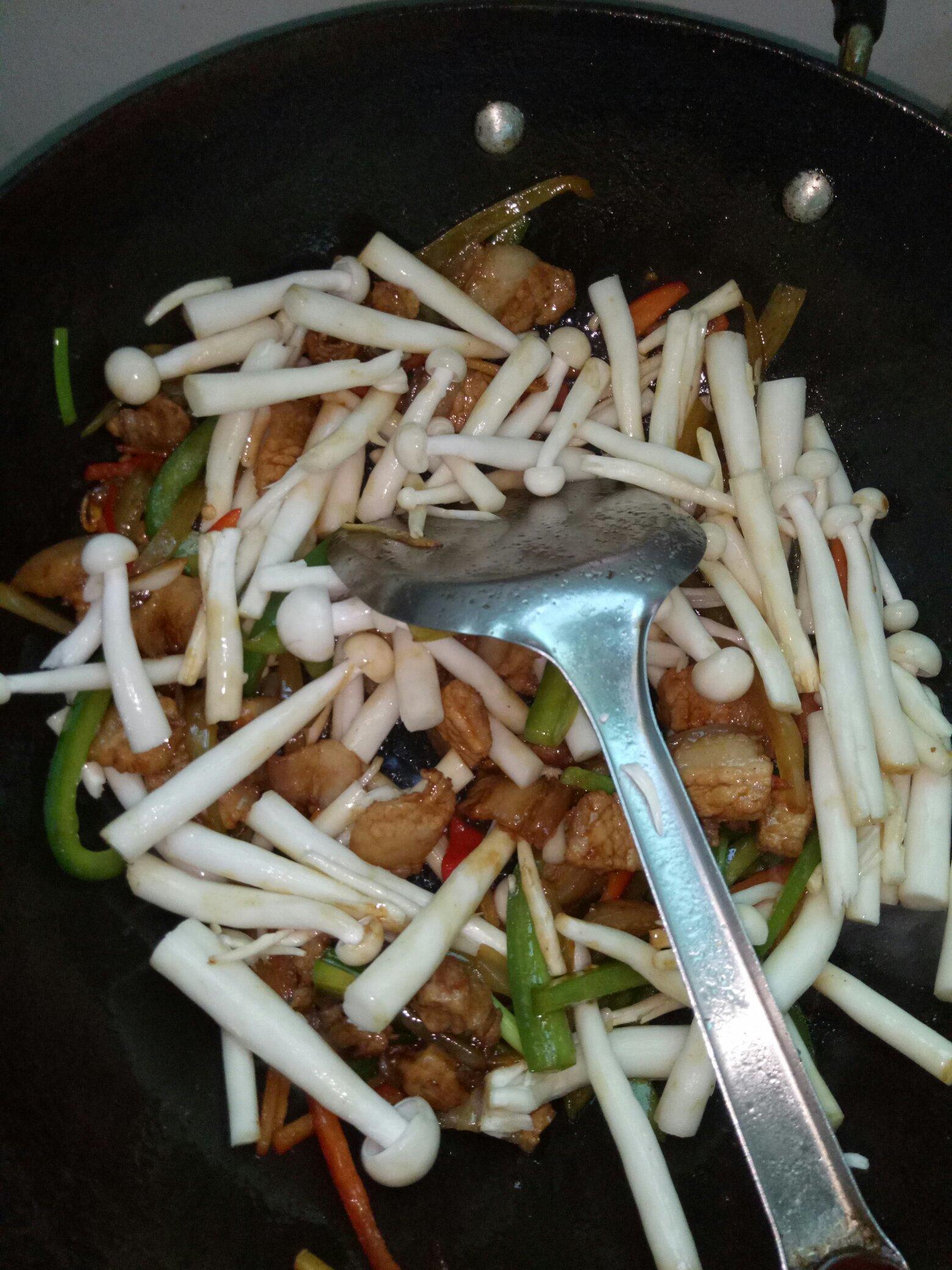 海鮮菇燜五花肉的做法 步骤4