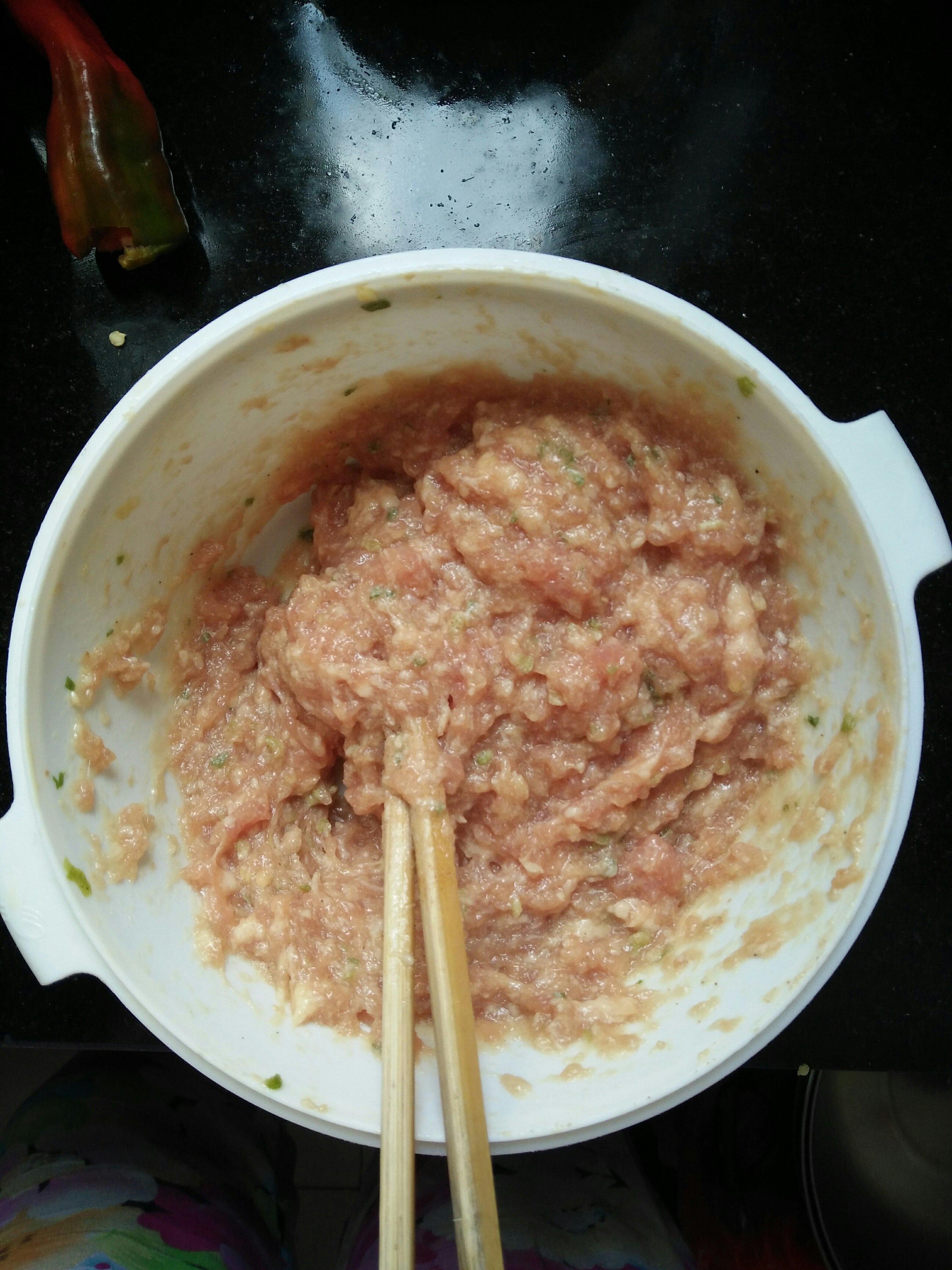 糖醋辣椒灌肉的做法 步骤1