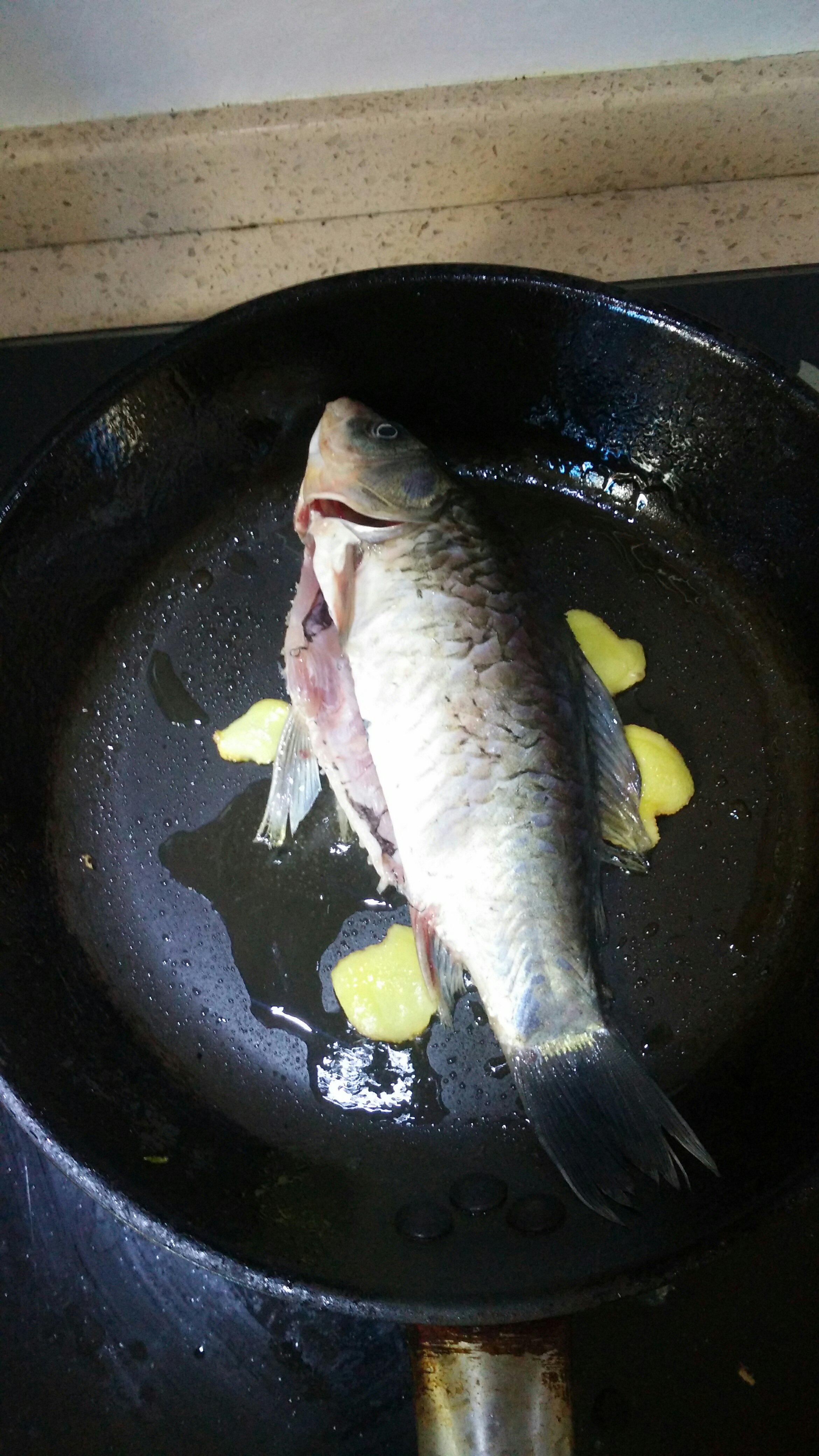 輔食：河鯽魚絲瓜胡蘿蔔面的做法 步骤2