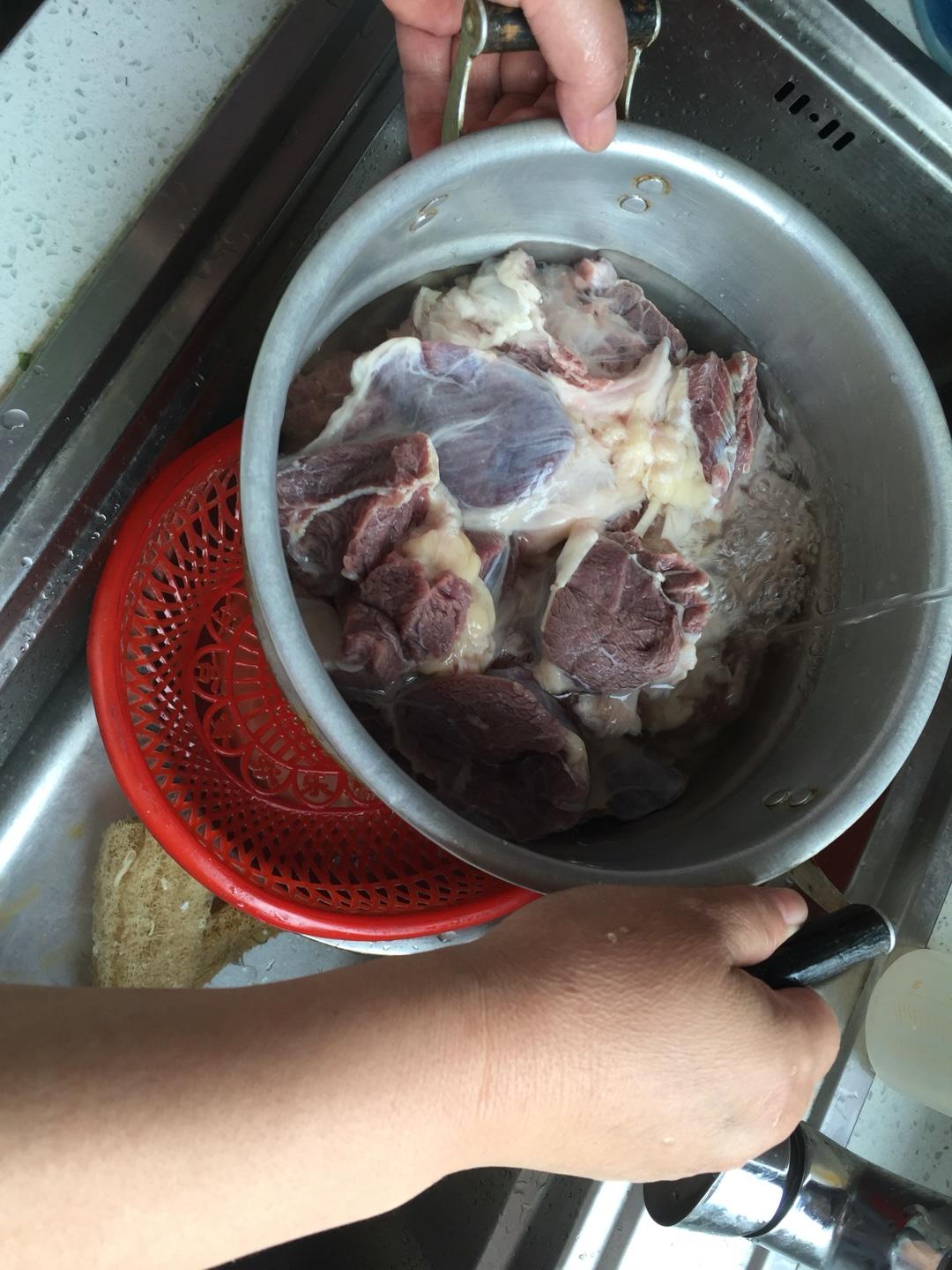 媽媽煮牛肉（醬牛肉改版）的做法 步骤2