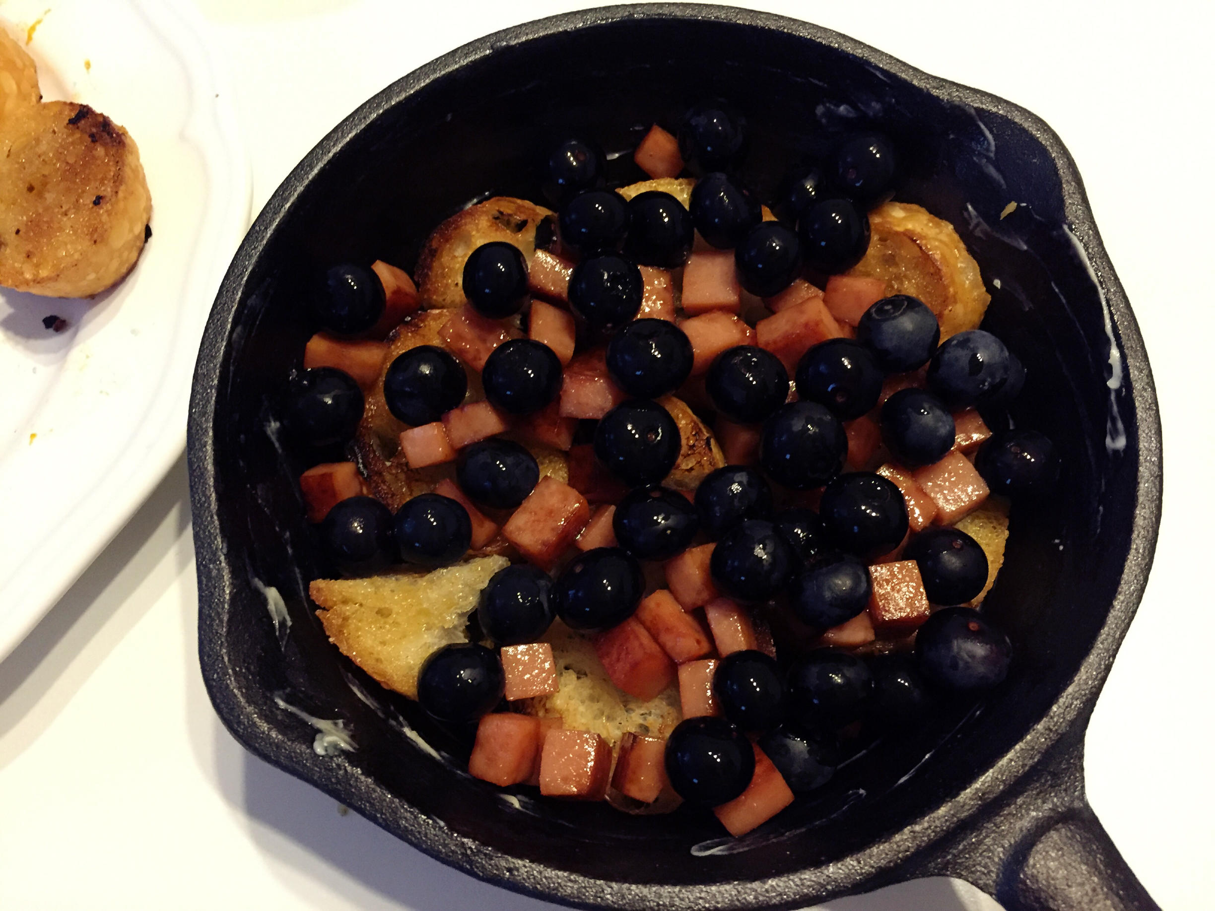 寶寶輔食：法式吐司砂鍋（Casserole ）-法棍混合雞蛋液焗烤後香甜柔軟，配合藍莓火腿丁，愛上這種獨特口感的做法 步骤10