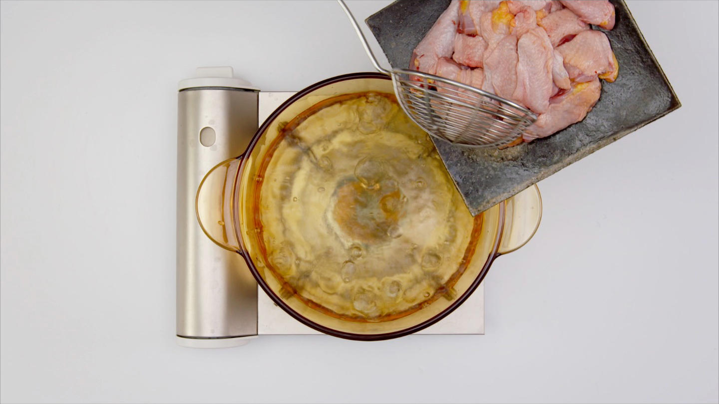 石鍋燉雞湯｜美食臺的做法 步骤1