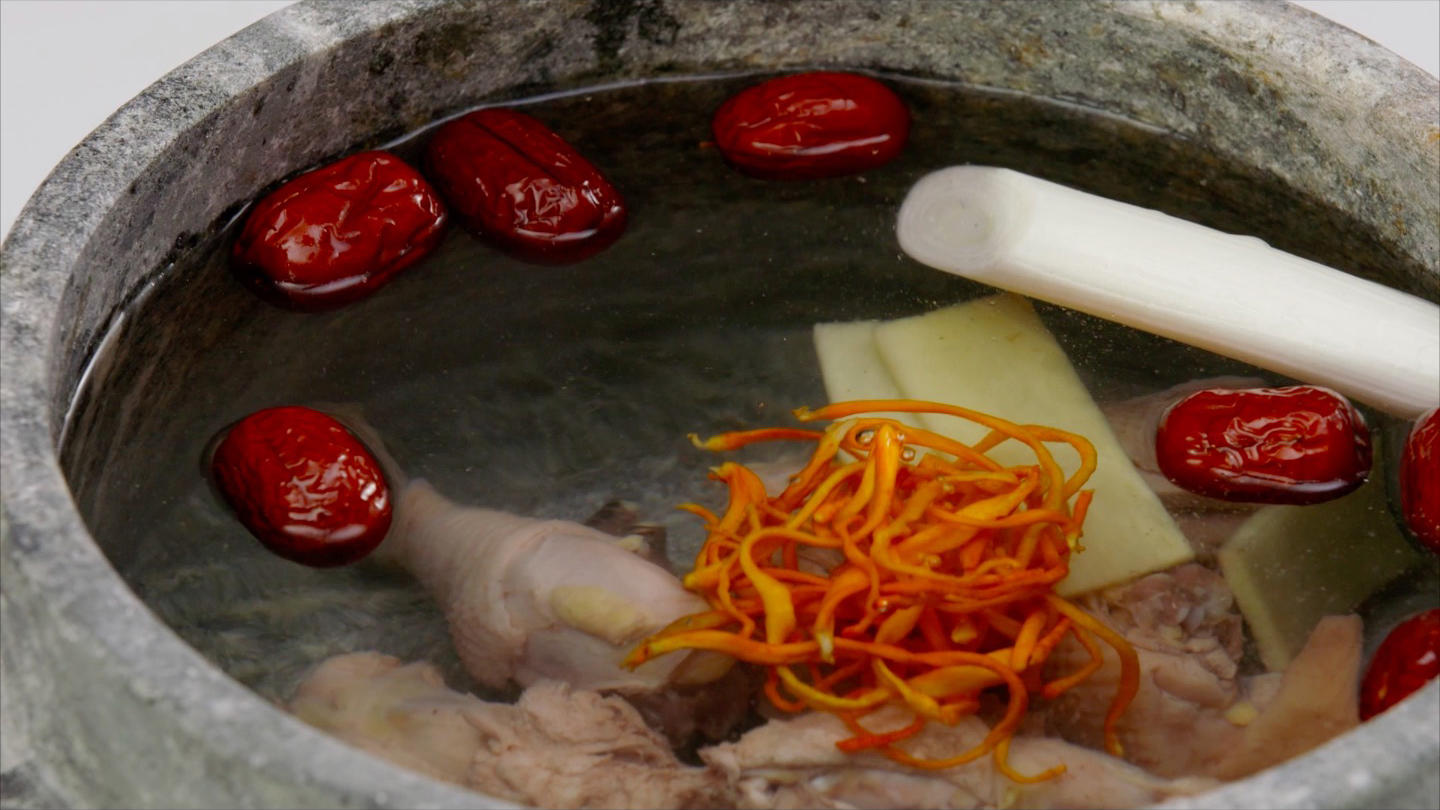 石鍋燉雞湯｜美食臺的做法 步骤3