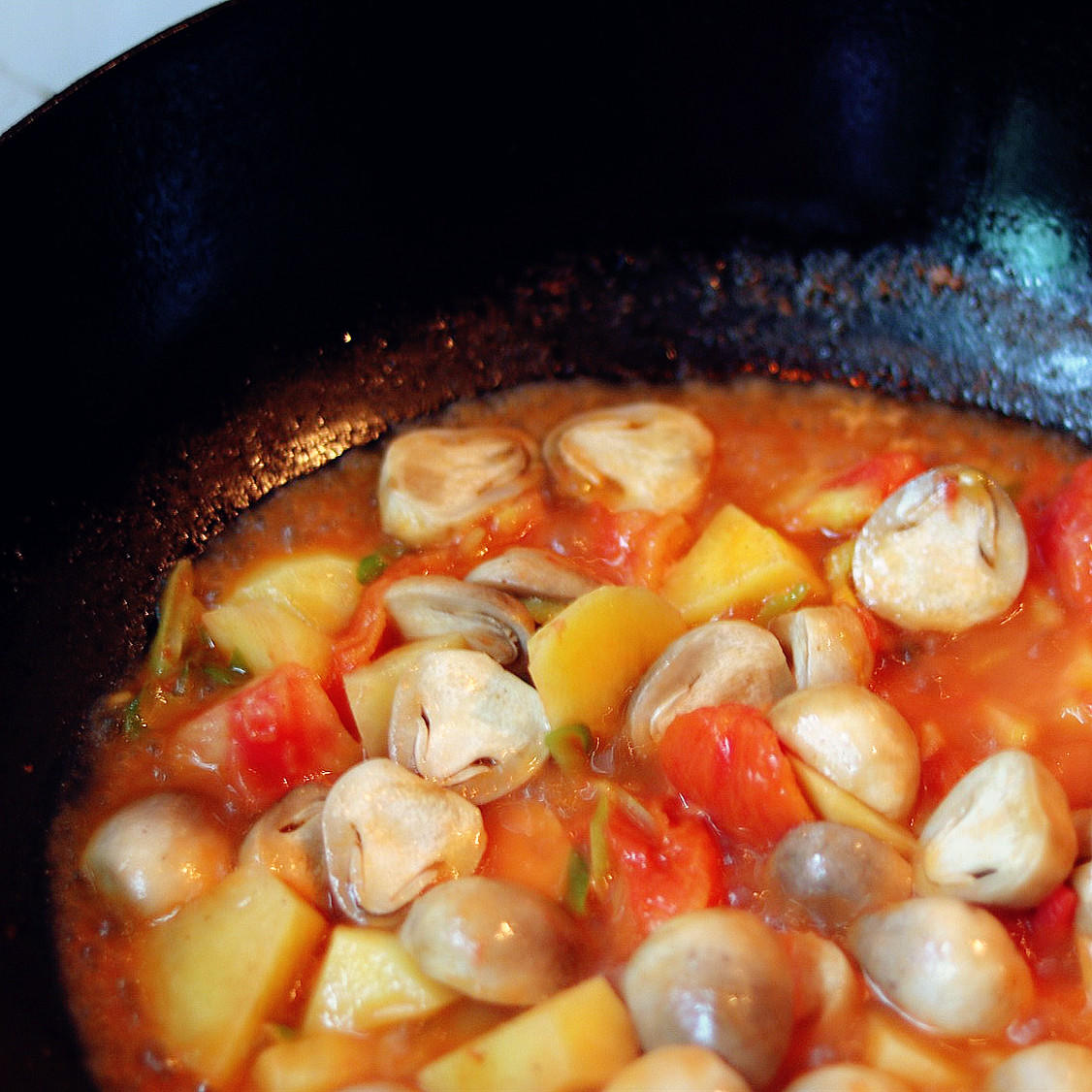 茄汁草菇燜土豆的做法 步骤5