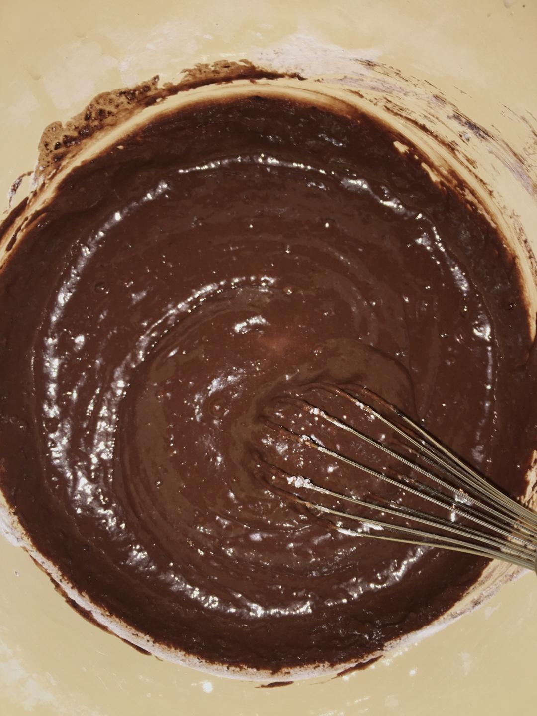 巧克力戚風蛋糕的做法 步骤3