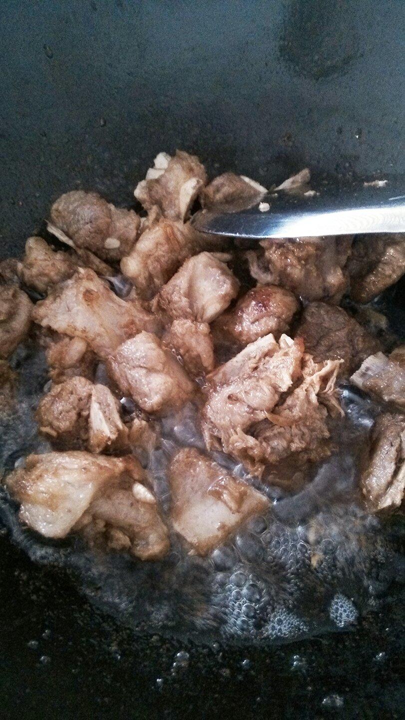 香香噠土豆排骨悶飯的做法 步骤7