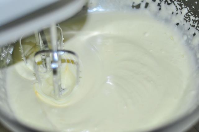 海綿蛋糕鬆餅配酸奶油的做法 步骤3