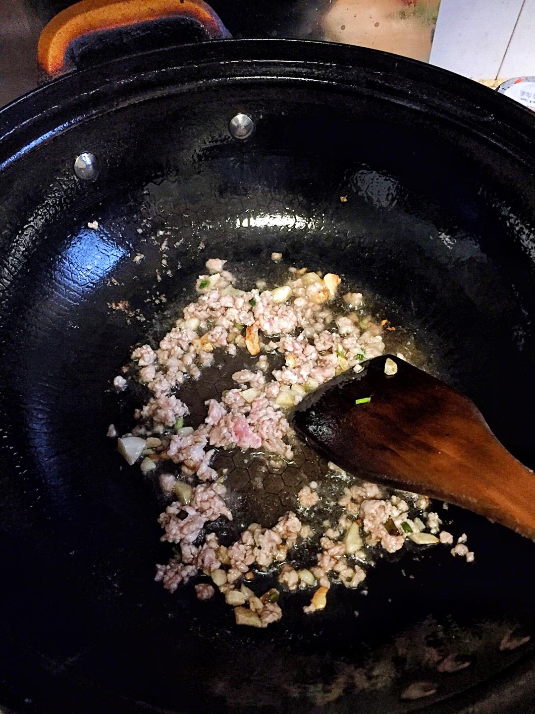 鮮蔬肉末湯麪的做法 步骤2