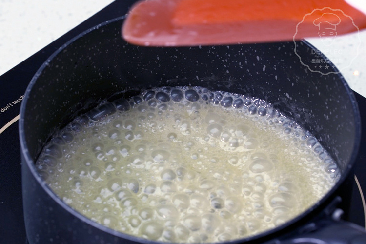 #視訊#德普烘焙食譜—日式鹹焦糖抹茶卷的做法 步骤2