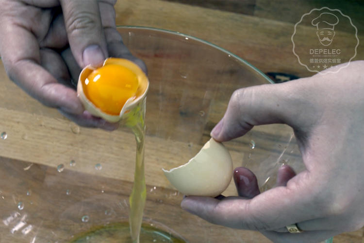 #視訊#德普烘焙食譜—日式鹹焦糖抹茶卷的做法 步骤4