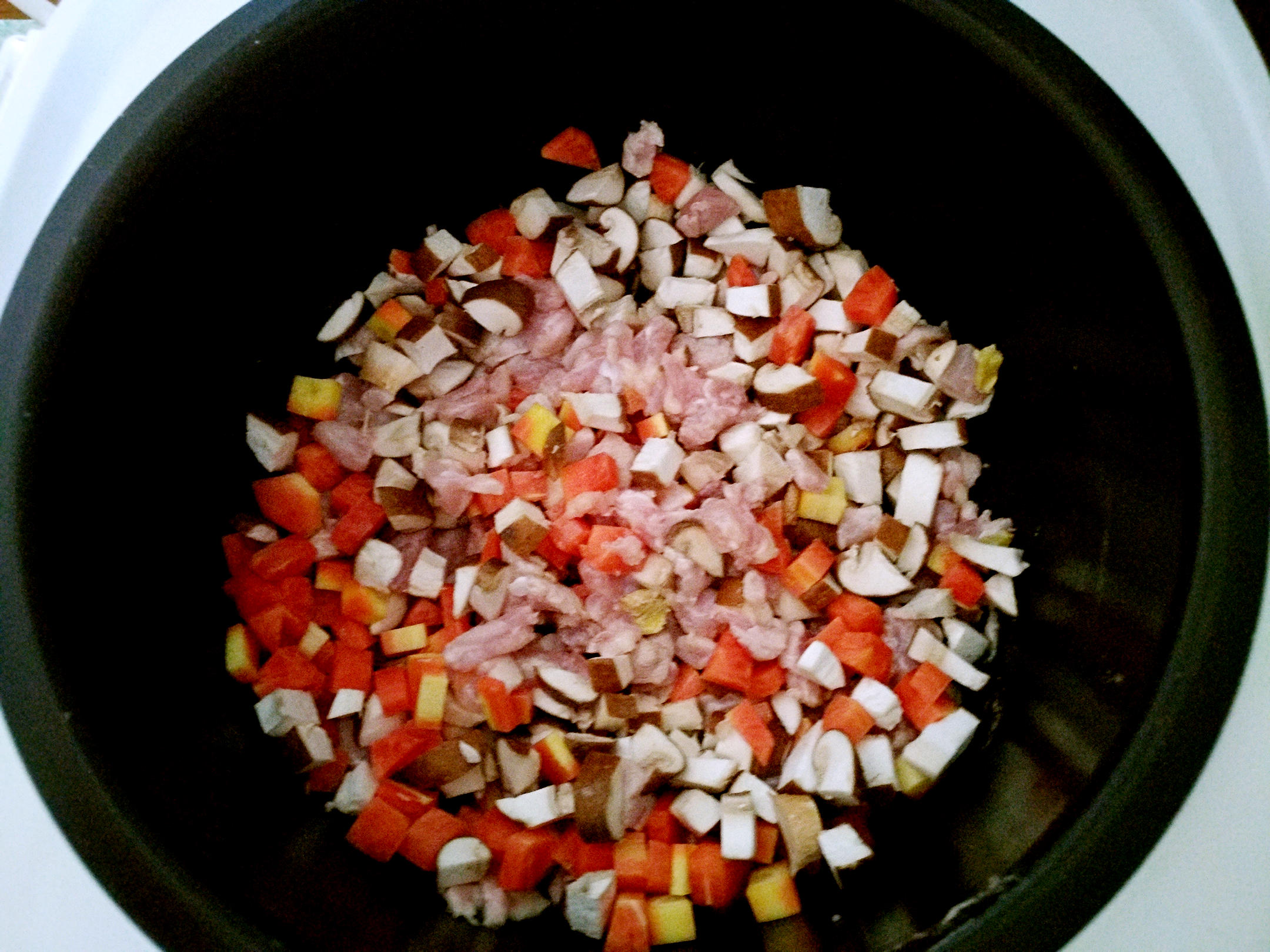 香菇胡蘿蔔雞肉燜飯的做法 步骤6