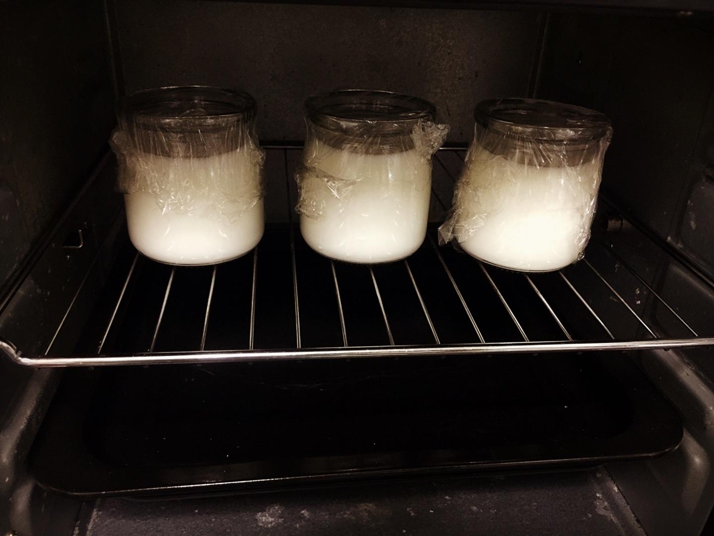 簡單的不能再簡單的烤箱版酸奶的做法 步骤5